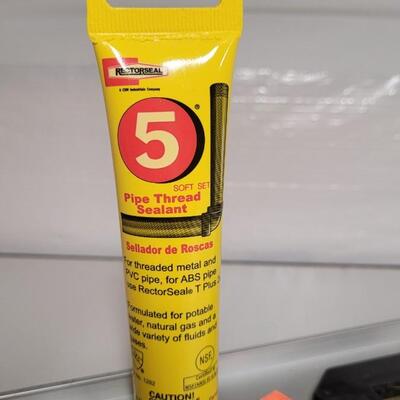 Lot 550: Level Ruler + PIPE THREAD Sealant 90%+