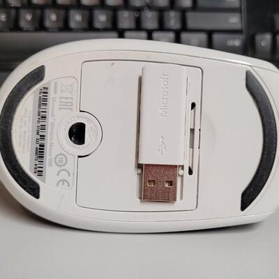 Lot 555: Wireless Keyboard (no reciever) + Wireless Mouse