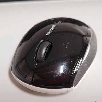 Lot 555: Wireless Keyboard (no reciever) + Wireless Mouse