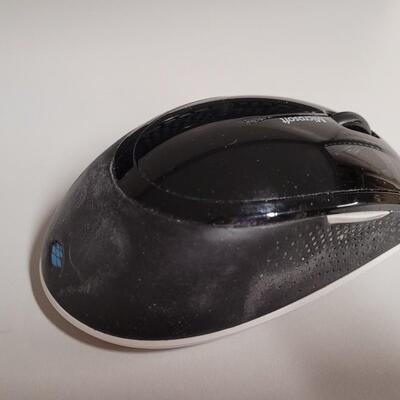 Lot 555: Wireless Keyboard (no reciever) + Wireless Mouse
