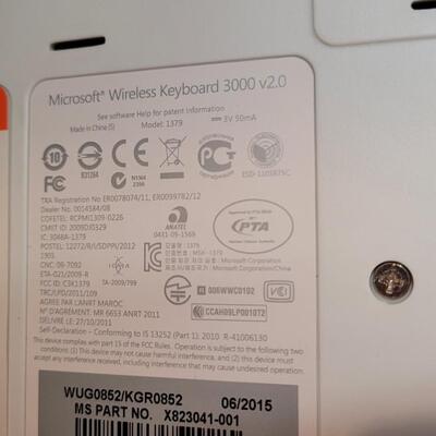 Lot 555: Wireless Keyboard (no reciever) + Wireless Mouse