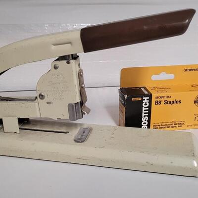 Lot 559: Vintage SWINGLINE Desk Press Stapler