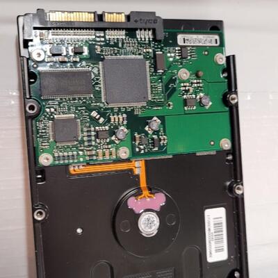 Lot 566: SEAGATE Certified Refurbished HDD 200 GB