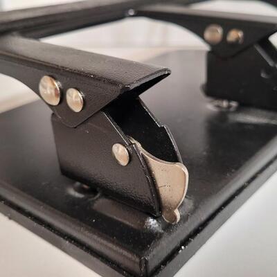 Lot 567: Large Desk Hole Punch