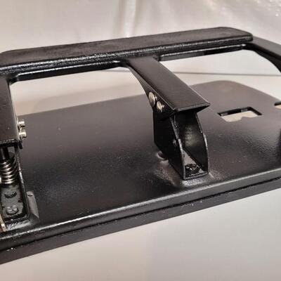 Lot 567: Large Desk Hole Punch