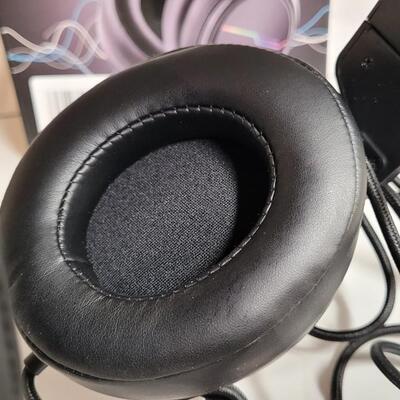 Lot 568: V20 XIBERIA Premium Headphones 