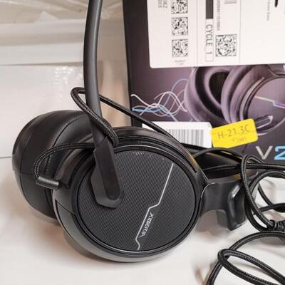 Lot 568: V20 XIBERIA Premium Headphones 