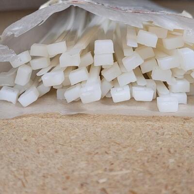 Lot 576: Bag of Large ULINE Zip Ties