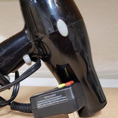 Lot 581: Hair Dryer WORKS 