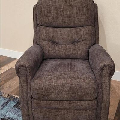 Lot 590: Recliner
