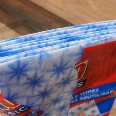 Lot 592: Kitchen Cleaners Bundle in Plastic Carrier