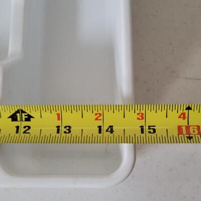 Lot 600: Plastic Caddy and Drawer Organizer 