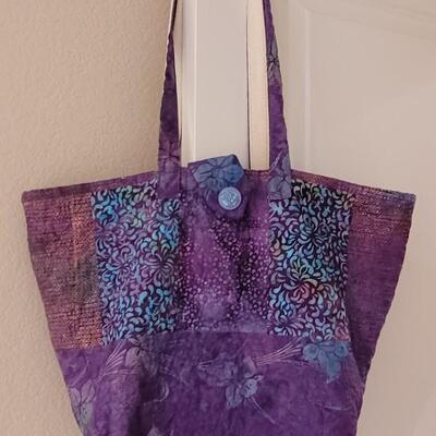 Lot 606: Quilted Bag (has ink stain on inside only)