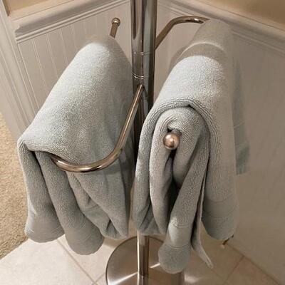 LOT#144MB2: Stainless Steel Towel Rack