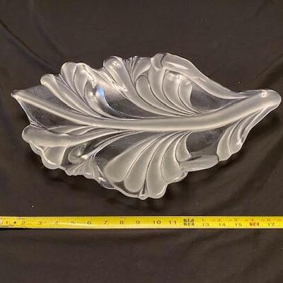 LOT#178LR: Crystal Leaf Tray