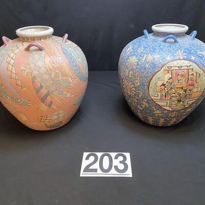 LOT#203LR: Pair of Contemporary Chinese Vases