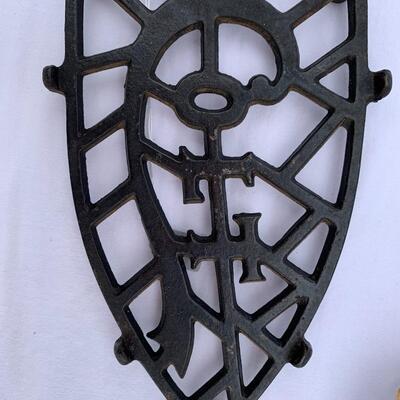 Lot of 7 antique cast iron trivets