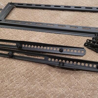 Lot 612: Large Flatscreen TV Wall Mount 