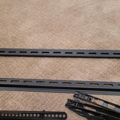 Lot 612: Large Flatscreen TV Wall Mount 