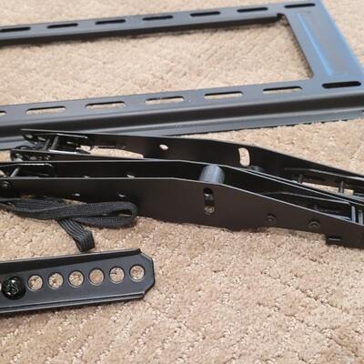 Lot 612: Large Flatscreen TV Wall Mount 