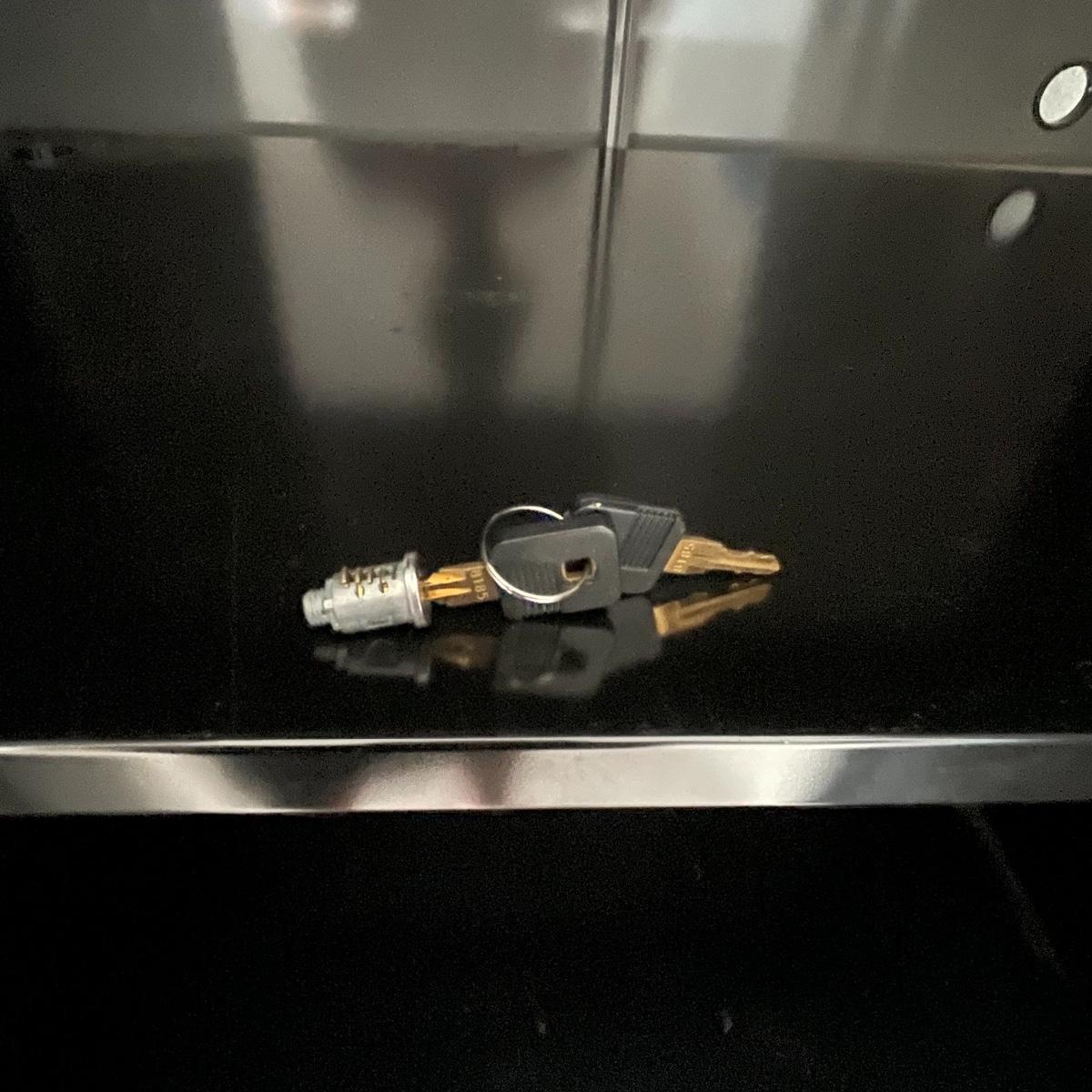 HUSKY Metal with Lock