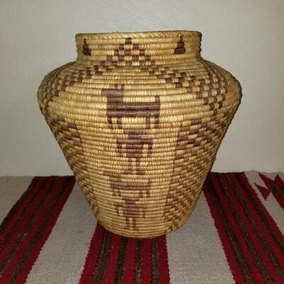 Large Papago Tohono O'odom Figural basket: