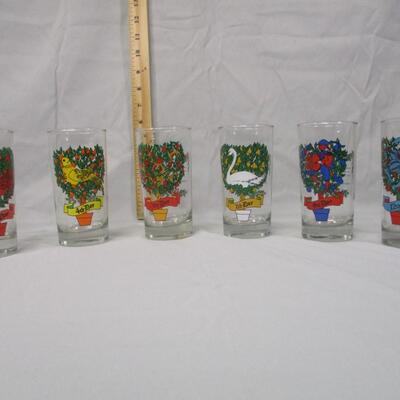 Lot 7 - (6) Twelve Days of Christmas Glasses