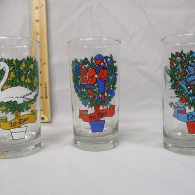 Lot 7 - (6) Twelve Days of Christmas Glasses