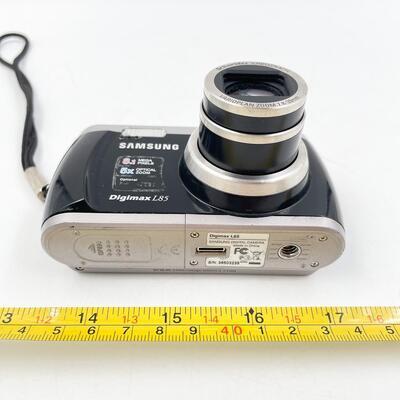 SAMSUNG DIGIMAX L85 8.1 MP W/ 2GB SD CARD & CORD