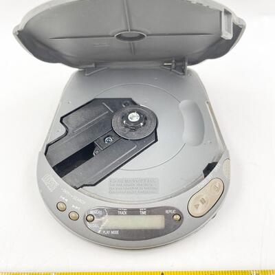 1995 PANASONIC SL-S161C PORTABLE CD PLAYER