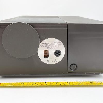 VINTAGE SAWYERâ€™S 550R 2X2 SLIDE PROJECTOR AND TRAYS