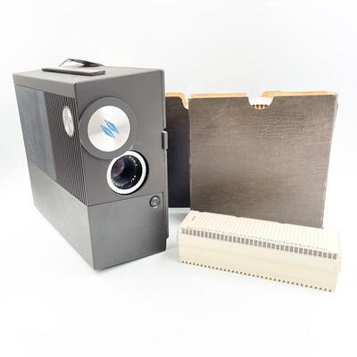 VINTAGE SAWYERâ€™S 550R 2X2 SLIDE PROJECTOR AND TRAYS