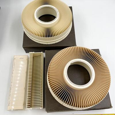VINTAGE SAWYERâ€™S 550R 2X2 SLIDE PROJECTOR AND TRAYS