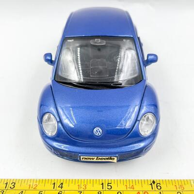 MAISTO VOLKSWAGEN â€œNEW BEETLEâ€ 1/25 SCALE MODEL CAR