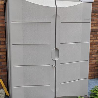 Rubbermaid Outdoor Storage Unit