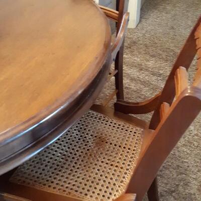 Lot 3 -Eloquent Vintage Round Wooden Dining Table with 6 chairs and two leaf inserts