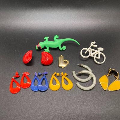 1980s Retro Jewelry Lot Plastic & Enamel