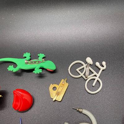 1980s Retro Jewelry Lot Plastic & Enamel
