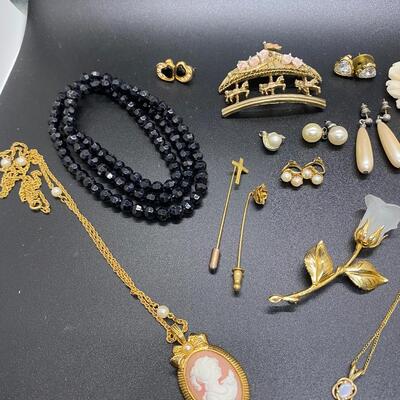 Goldtone Victorian Romance Style Jewelry Lot