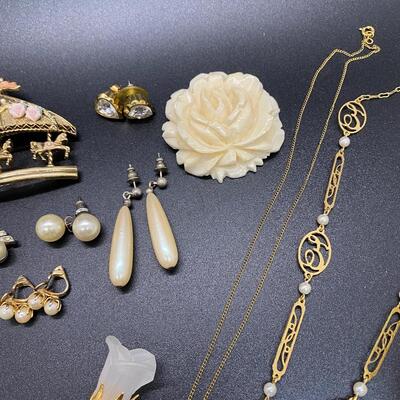 Goldtone Victorian Romance Style Jewelry Lot