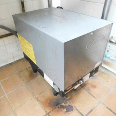 Commercial Manitowoc Series 800 Ice Maker and Bin