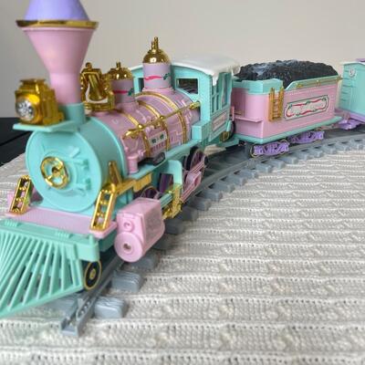 169 - Sugar Town Train, Lighted Train Station & Accessories