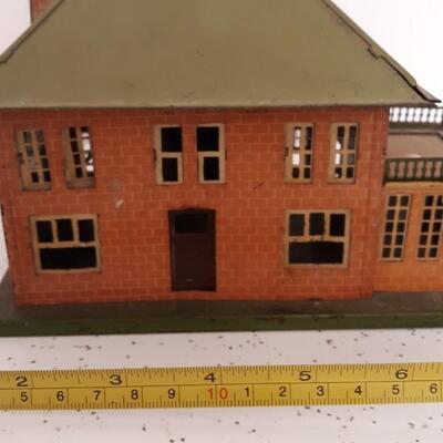 Lot 9-Vintage Lionel Electric Toy Trains Co Tin House - Nice Highly Collectable