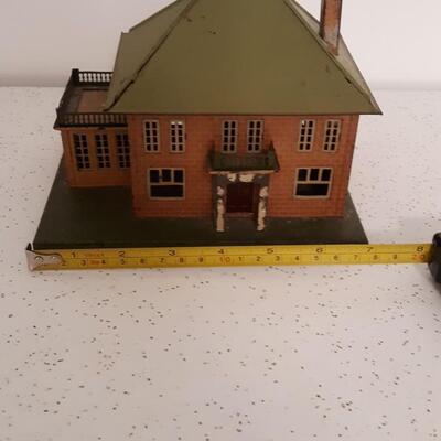 Lot 9-Vintage Lionel Electric Toy Trains Co Tin House - Nice Highly Collectable