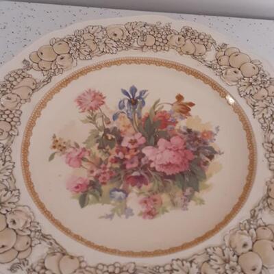 Lot-16 Vintage Crown Ducal Florentine Collectors Plate 