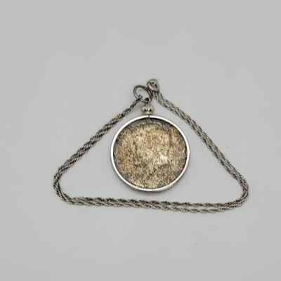 Lot J73: J.F.K. Half dollar coin pendant on a 925 silver 15