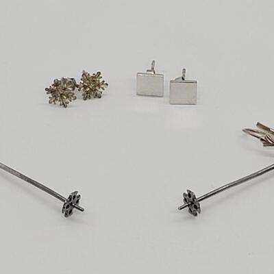 J76: 3 pair sterling silver earrings,  ski poles, snowflakes and squares
