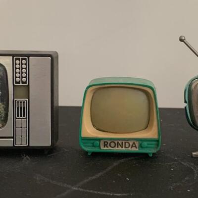 Novelty toy TV picture viewers