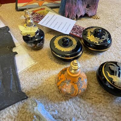 Assorted decorative pieces