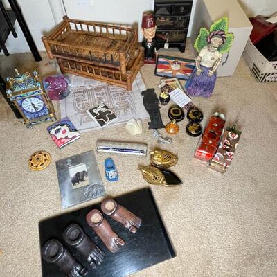 Assorted decorative pieces